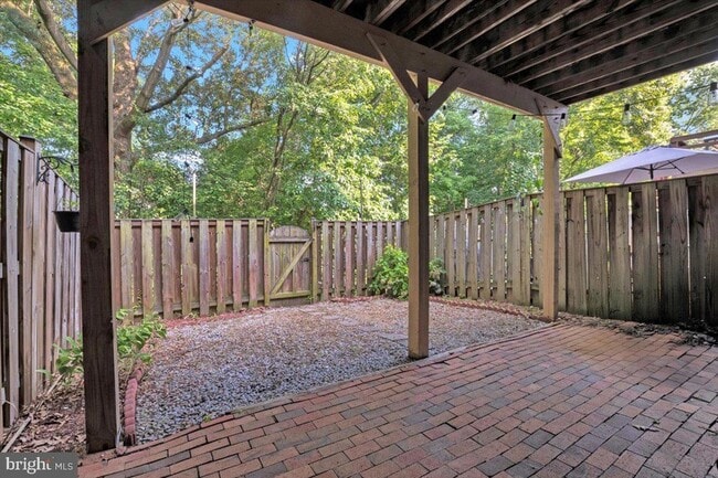 Building Photo - 8605 Western Oak Dr