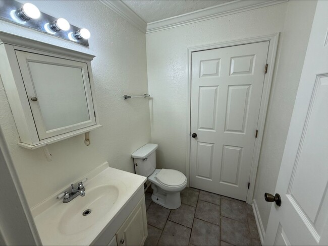 Building Photo - 4101 Delaware Ave