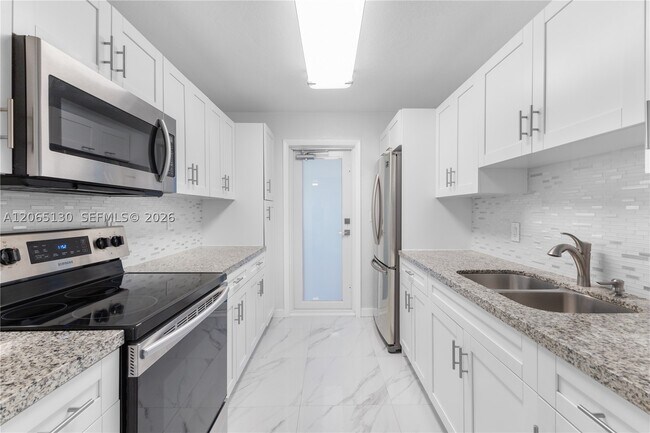 Building Photo - 1030 9th St
