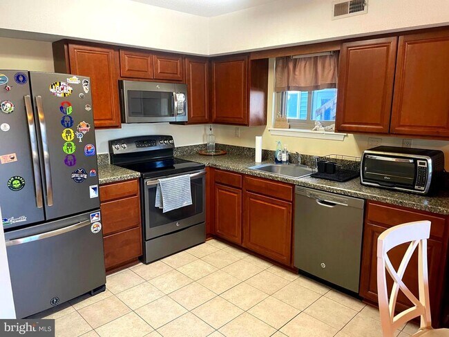 Building Photo - 14402 Jarvis Ave