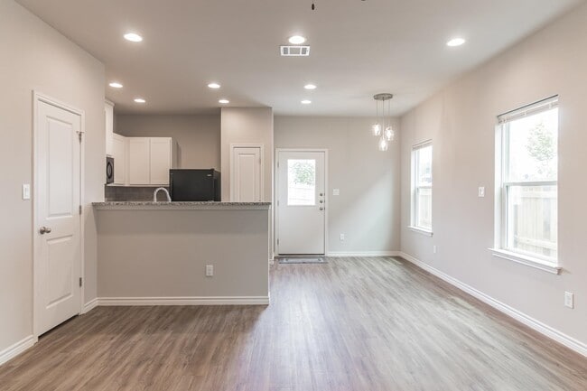 Building Photo - 206 Peruna Dr