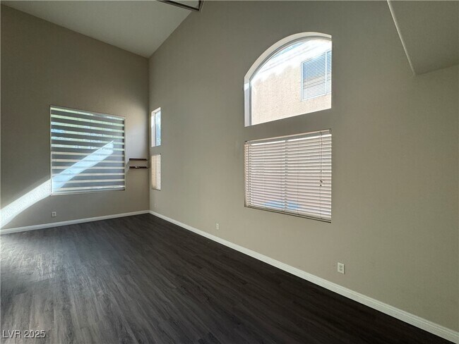 Building Photo - 2425 Island Paradise Ave