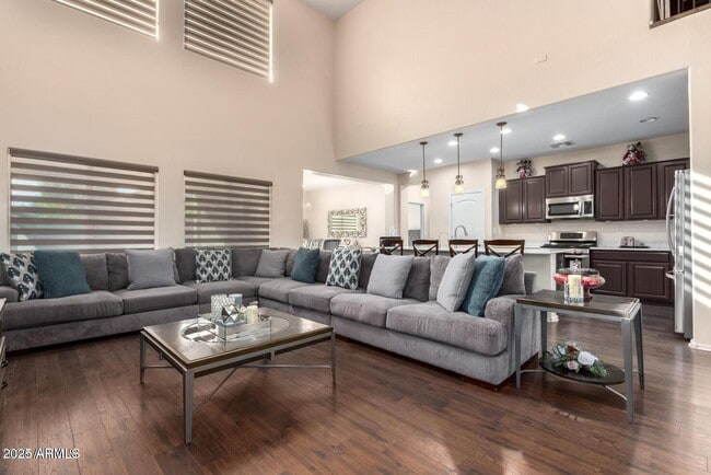 Building Photo - 10763 W Cottontail Ln