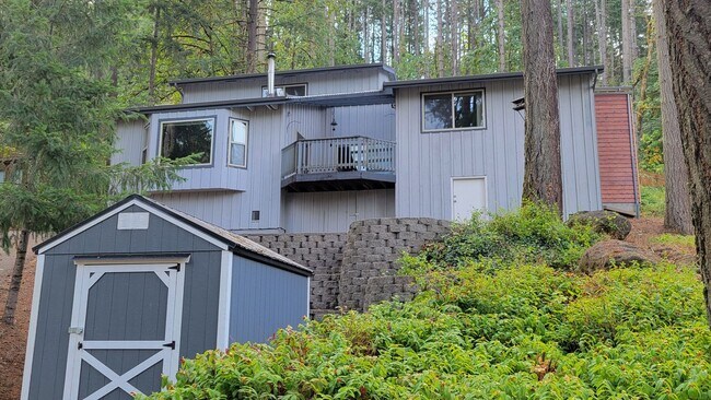 Building Photo - Spacious secluded house in Thurston Hills!