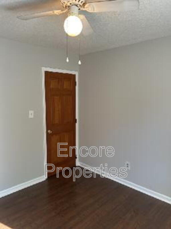 Building Photo - 6555 English Oaks Dr