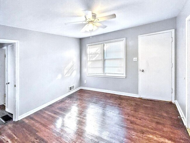 Building Photo - 1601 1st St S