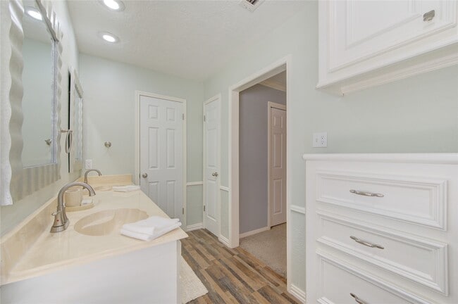 Building Photo - 17206 Seven Pines Dr