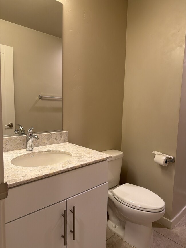 Building Photo - 489 McClatchy Way