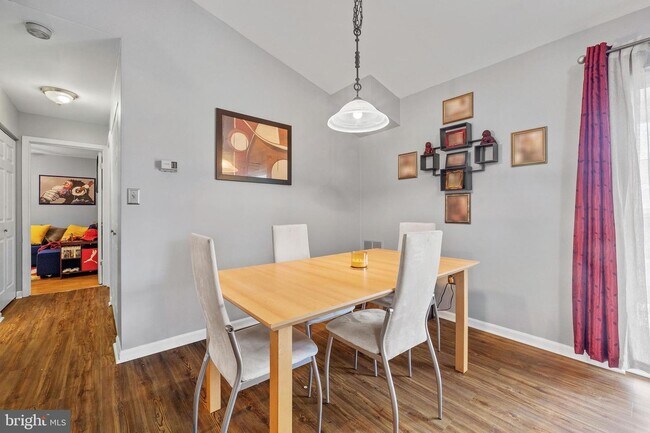 Building Photo - 209 Water Fountain Ct