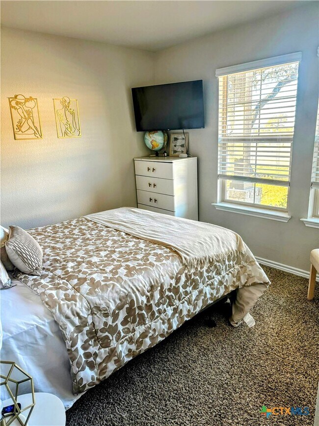 Building Photo - 305 Bobby Lou Ln