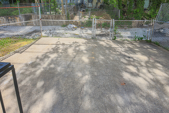 Building Photo - Beautiful 3 Bedroom Home with 2.5 Bathrooms