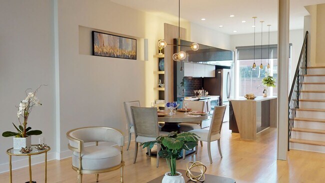 Building Photo - Modern Townhome with Roof Terrace in Dilworth Neighborhood Charlotte NC