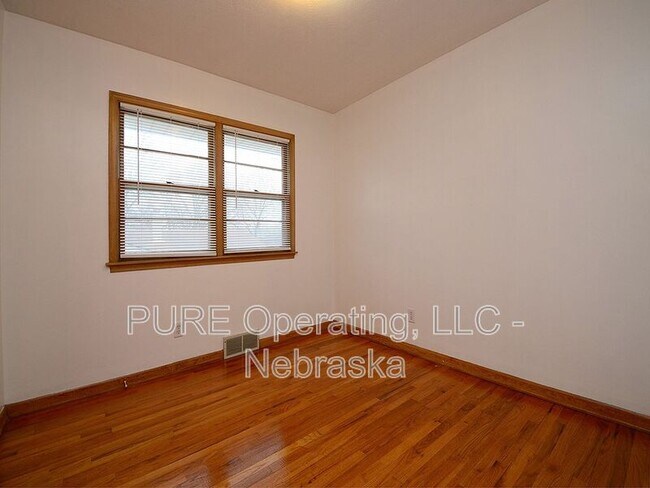 Building Photo - 3333 S 82nd St