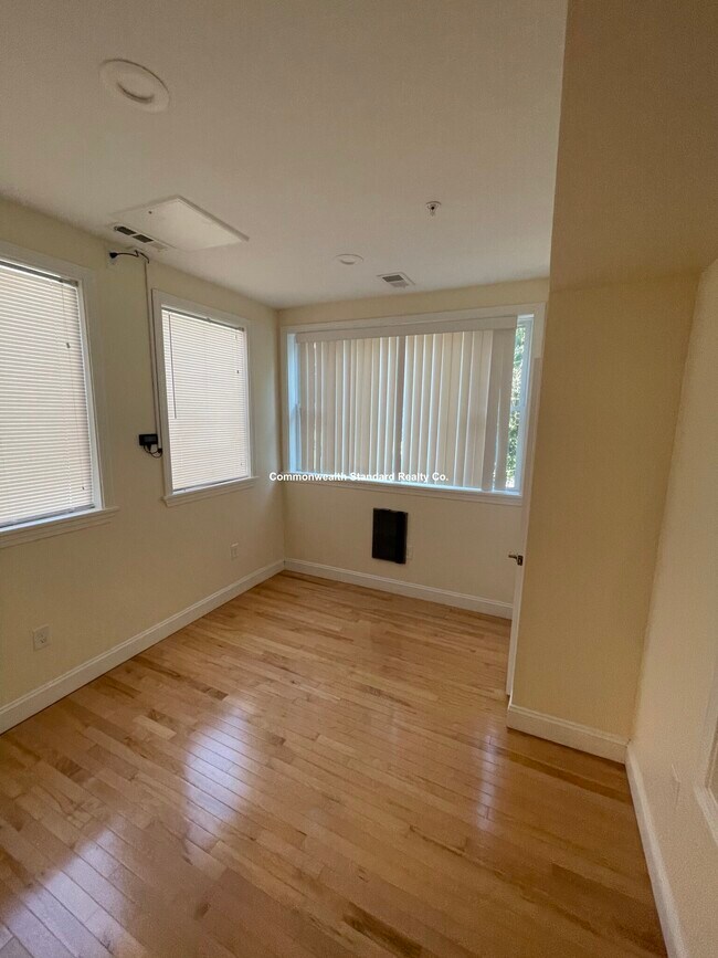 Building Photo - 1801 Beacon St