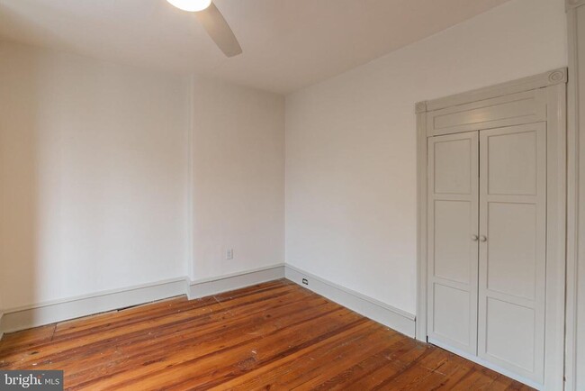 Building Photo - 503 Seville St
