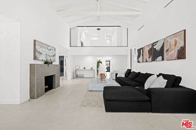 Building Photo - 201 S Bedford Dr