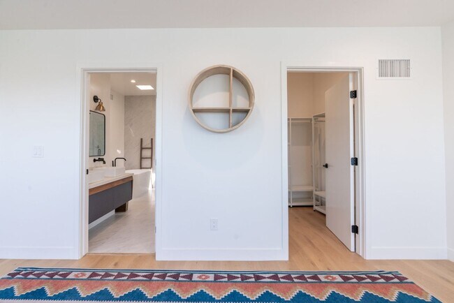 Building Photo - Stunning Views from Silver Lake Hillside Home for Rent with Spectacular Views