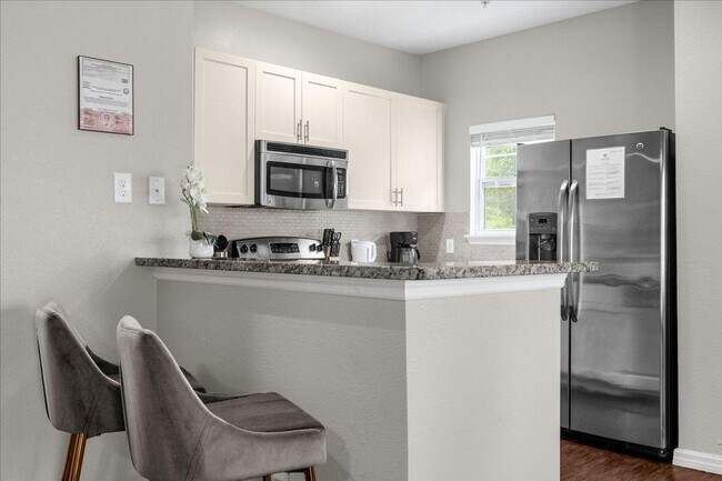 Building Photo - 5350 Diplomat Ct