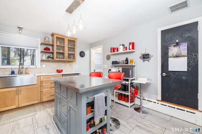 Building Photo - 14 Haynes Rd