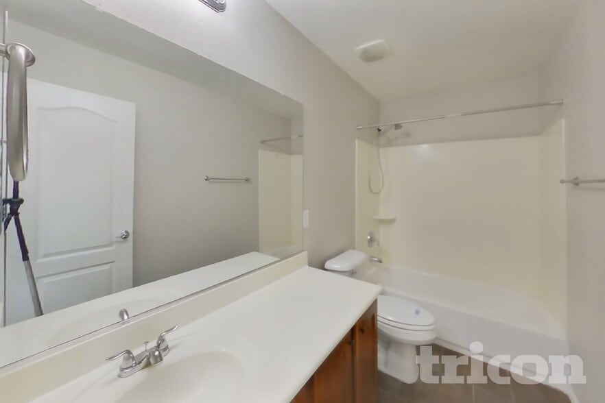 Building Photo - 4930 E Del Rio Dr