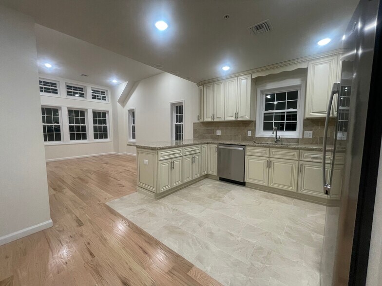 Building Photo - 26 Stuyvesant Ave