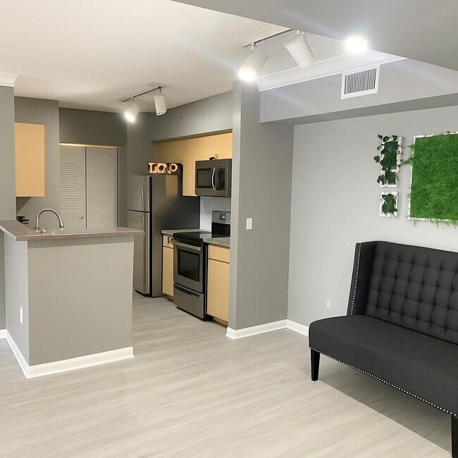 Building Photo - 1919 Van Buren St