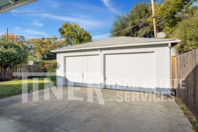 Building Photo - 208 43rd St