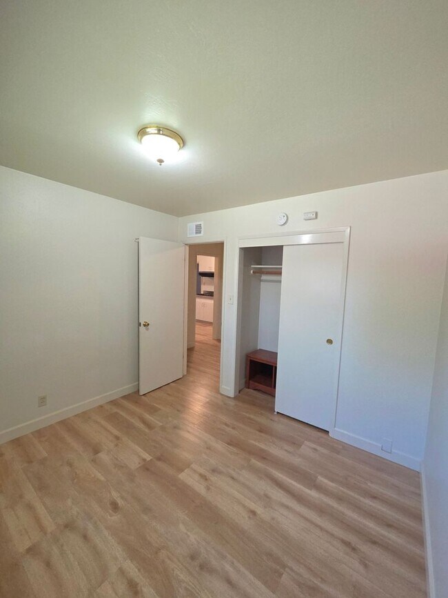 Building Photo - Beautiful 3 bedroom, 2 bath home available now