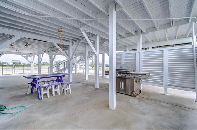 Building Photo - 1256 Canal E