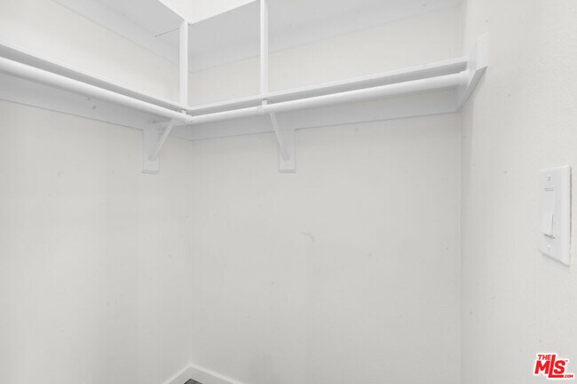 Building Photo - 424 Westmoreland Ave