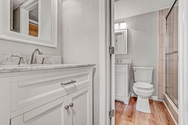 Building Photo - 2 Bed 1.5 bath Condo - Close to UNC!  Beautifully Renovated! $500 off first month's rent!