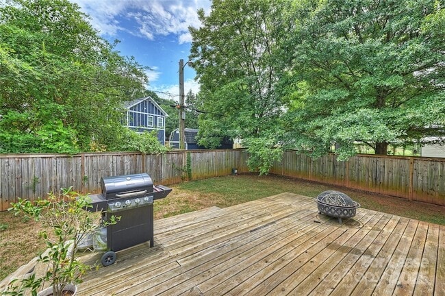 Building Photo - 126 N Smallwood Pl