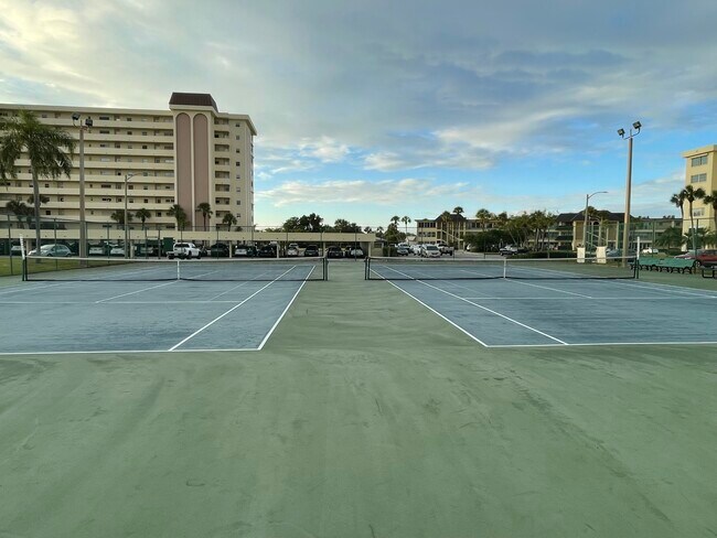 Building Photo - 4750 Cove Cir