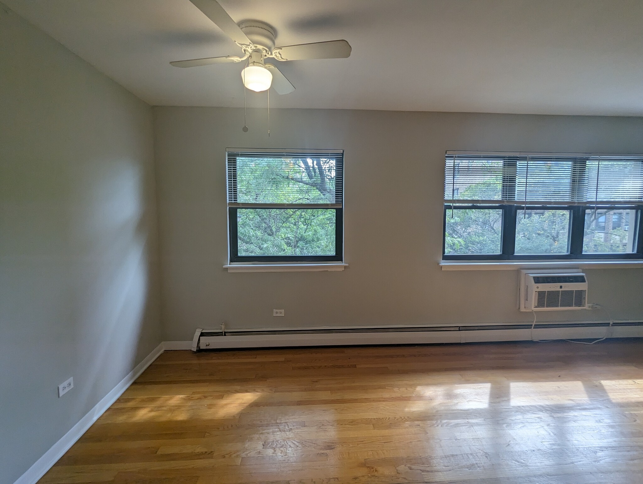 Building Photo - 502 W Briar Pl