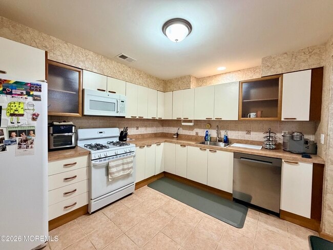 Building Photo - 743 Banyan Ct