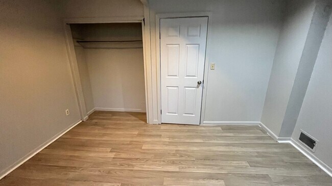 Building Photo - 212 Ophelia St