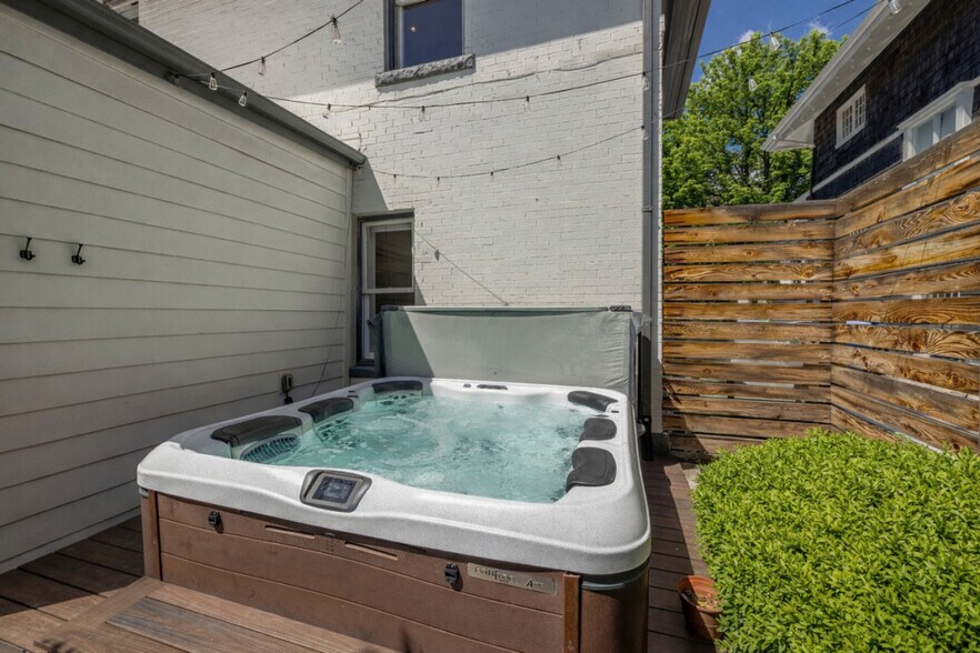 Building Photo - 630 E 300 S