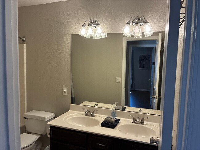 Building Photo - 13717 N 80th Ave