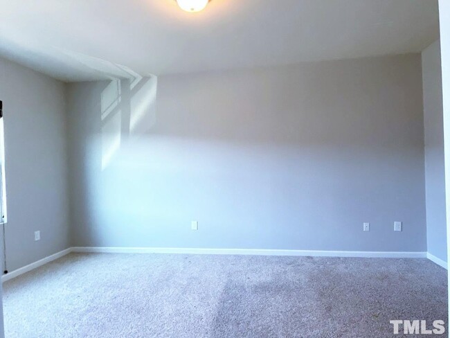 Building Photo - End Unit 3 Bedroom Townhome Morrisville RD...
