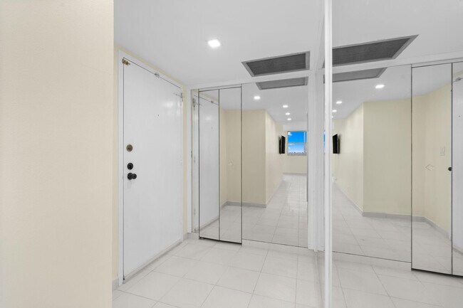 Building Photo - 100 Golden Isles Dr