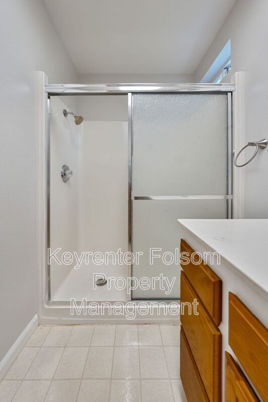 Building Photo - 5456 Oak Leaf Cir