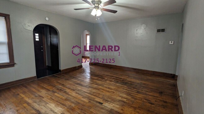 Building Photo - Cozy 2 Bedroom Home!