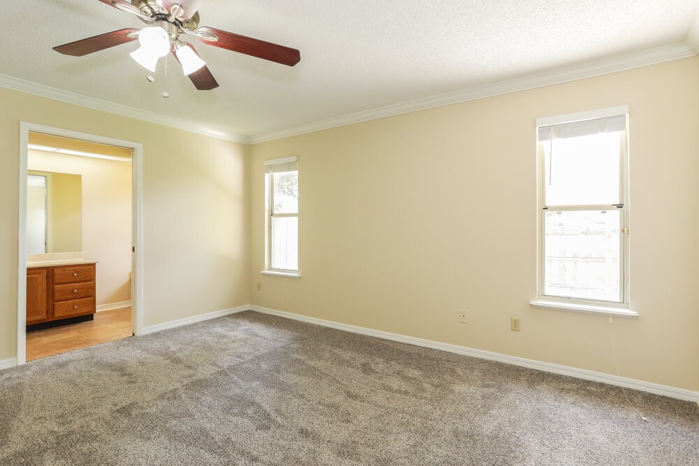 Building Photo - 8323 Cross Timbers Dr W