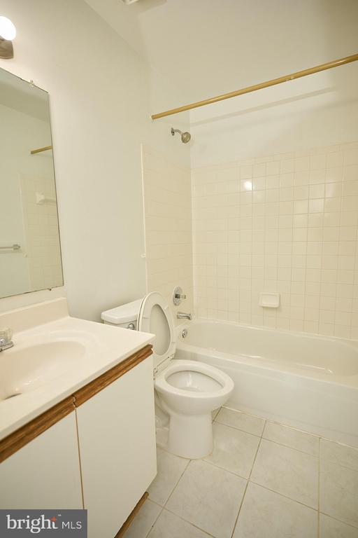 Building Photo - 46760 Hobblebush Terrace