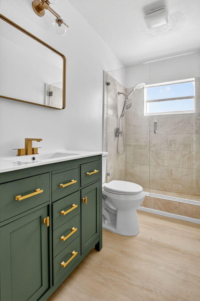 Building Photo - 529 NE 18th St