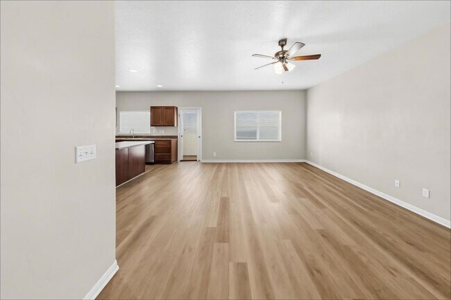 Building Photo - 312 W Rocky Crk Wy