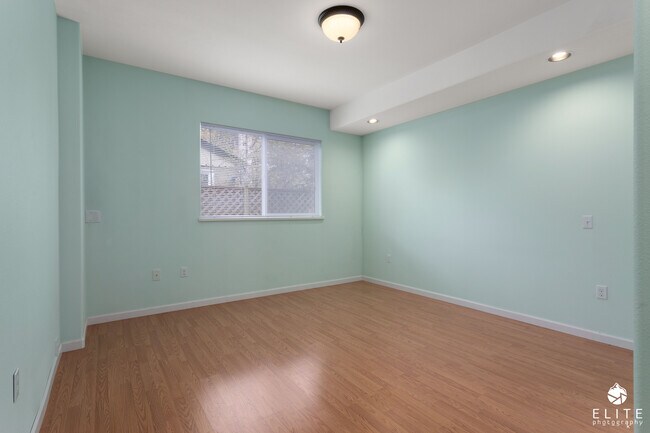 Building Photo - 2454 Tulik Dr