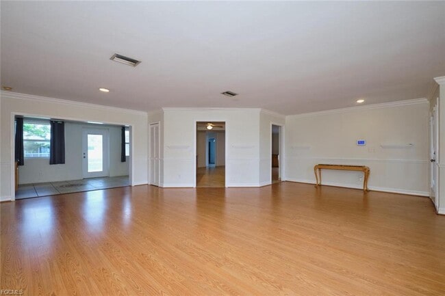 Building Photo - 2614 SE 12th Pl