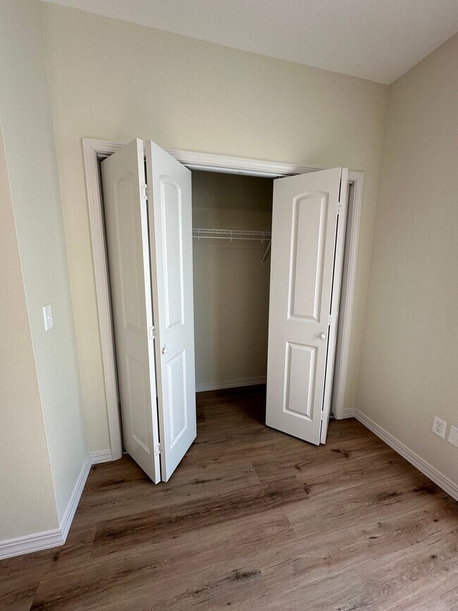 Building Photo - Golf Quarters - GQ 103