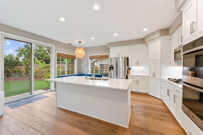 Building Photo - 200 Oak View Ln